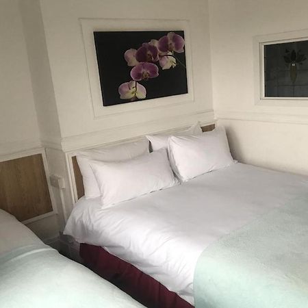 Oyo Maggie Jones Guest House Cardiff Exteriér fotografie
